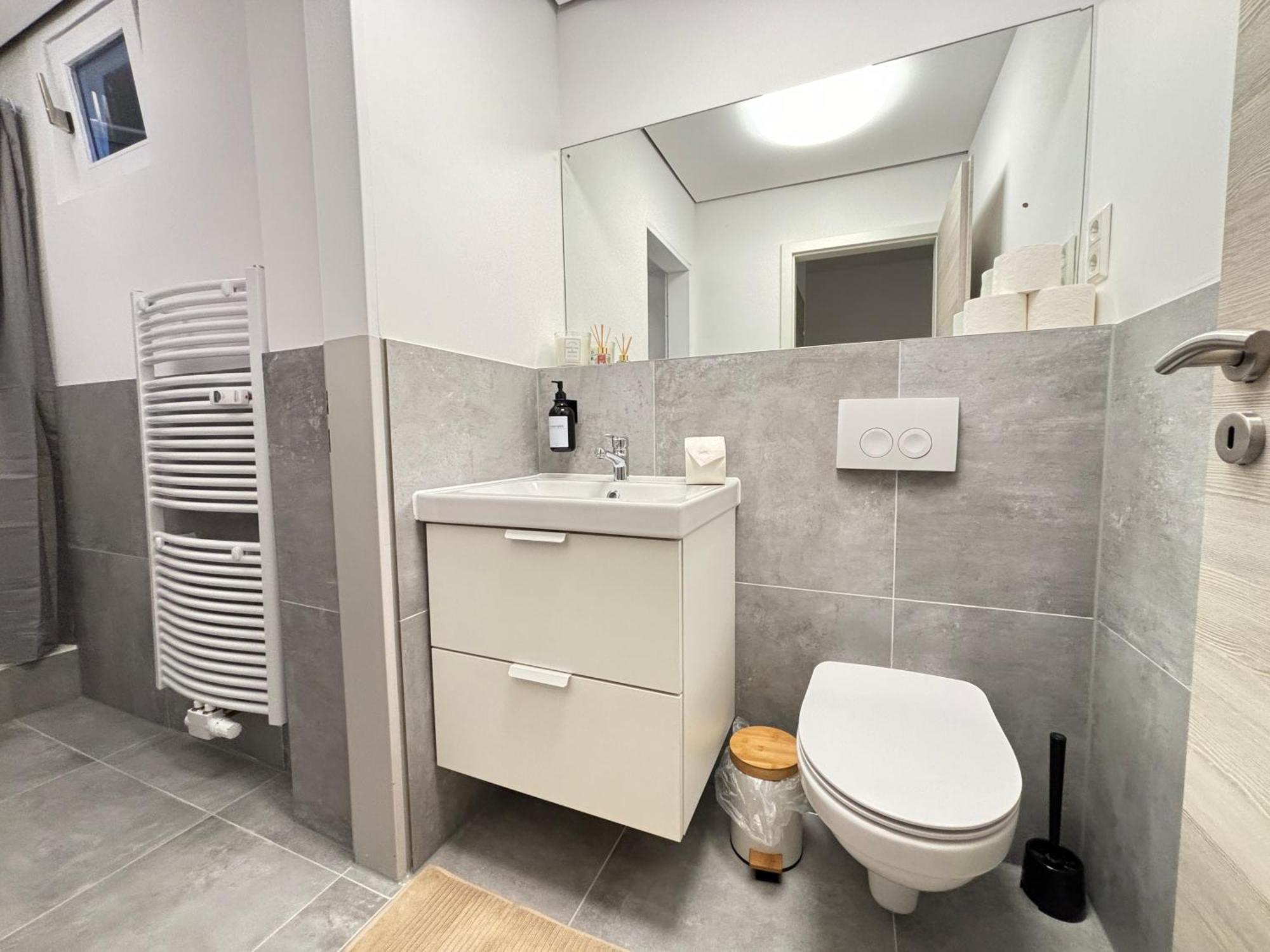140Qm - 4 Zimmer- Parkplatz - Autobahn - Blauer See - Mallibase Apartments 가르브센 외부 사진